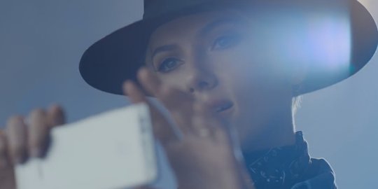 Cantiknya Scarlett Johansson pamer kecanggihan kamera Huawei P9