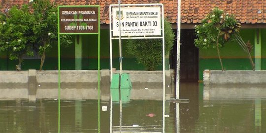 Sudah 3 hari banjir di pesisir Bekasi belum surut