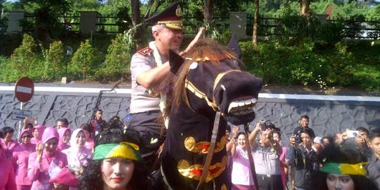 Tunggangi kuda poni, Irjen Condro Kirono siap pimpin Polda Jateng