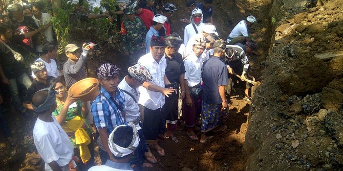 Presiden Jokowi minta Luhut cari kuburan massal korban 