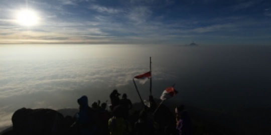 Menyusuri Keindahan Gunung Mistis Arjuno