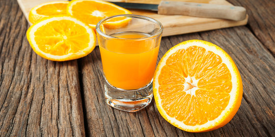 5 Alasan sehat untuk lebih banyak minum air jeruk saat pilek