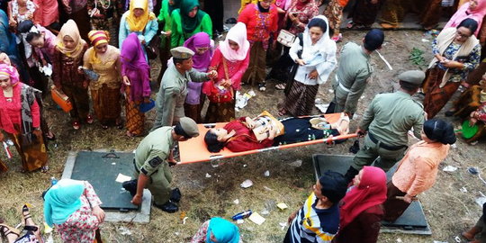 Puluhan 'Kartini' pingsan saat ikut pemecahan rekor MURI di Kediri