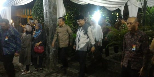 Wapres JK dan sejumlah menteri hadiri peluncuran buku Ketua BPK