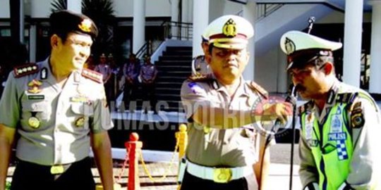 Polisi jujur, malah beri uang sopir yang ajak damai saat ditilang