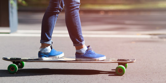 Susur trotoar, trik dasar longboarding yang butuh ketelatenan