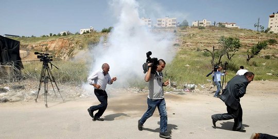Liput aksi protes, jurnalis Palestina jadi sasaran pasukan Israel
