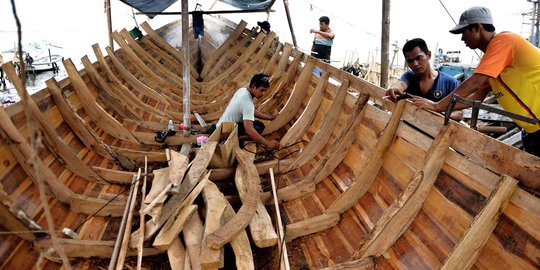 Mengintip pembuatan kapal tradisional nelayan Teluk Jakarta