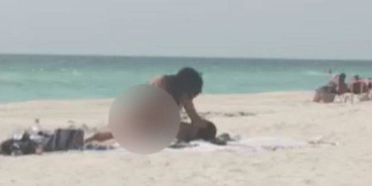 pasangan bercinta di pantai florida rev1