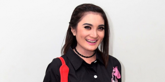 Tata masa depan, Kiki Amalia rintis bisnis clothing