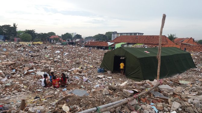 warga pasar ikan dirikan tenda