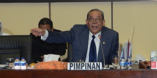 Komisi II DPR: Apa mengumpulkan KTP buat Pilkada masuk politik uang?