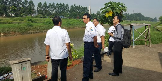 Blusukan ke Ciliwung, Ahok sebut Jakarta Timur tak boleh banjir