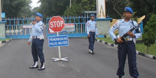 Saat ngebor di Halim, 5 WN China pakai seragam tentara