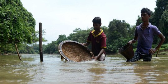 Kisah penambang batu permata di Sungai Hitam