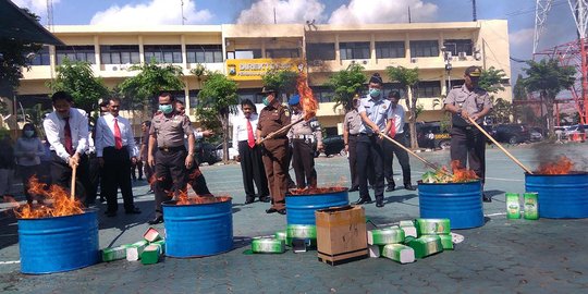 Narkoba senilai Rp 27 miliar dibakar di area Mapolda Jatim