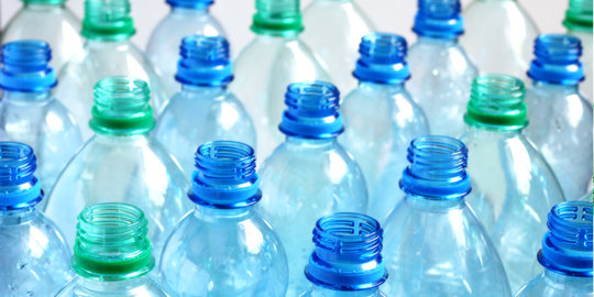 Pemerintah ngotot kemasan botol plastik harus kena cukai