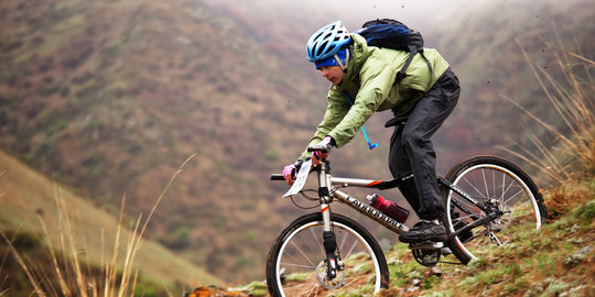 Kiat aman bersepeda gunung untuk mountain biker remaja