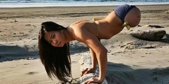 model lingerie dan skateboarder rev2