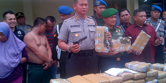 Tertangkap edarkan 30 kg ganja, anggota TNI menangis