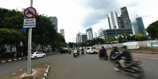 Persiapan Jalan Sudirman jelang larangan lintas sepeda motor