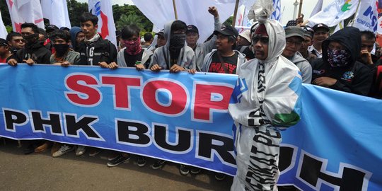 Massa buruh mulai bergerak menuju gedung DPR dan Istana Negara