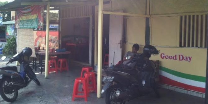 Lagi nongkrong di warung burjo 2 remaja ditembak orang 