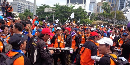 Mahasiswa IISIP dipukulin buruh saat aksi demo di depan Istana