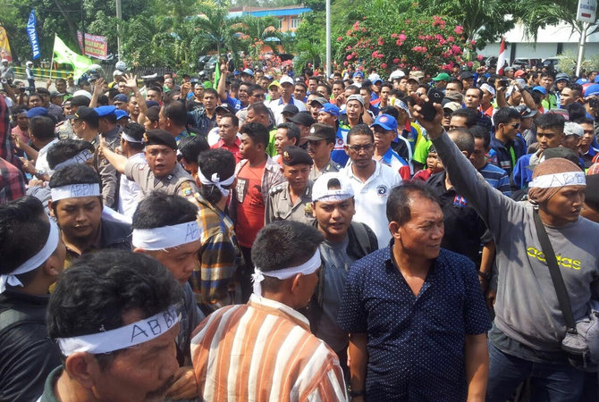 dua kelompok buruh di medan bentrok