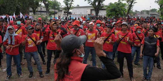 May Day, buruh Depok tumpengan bareng polisi di mal