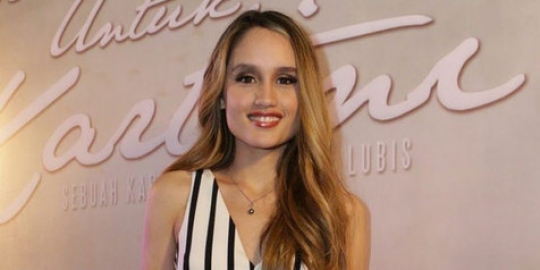 Cantik Dengan Bibir Sensual, Cinta Laura Mirip Artis Hollywood?