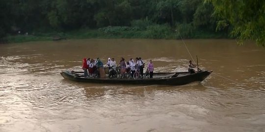 Perahu getek masih jadi andalan