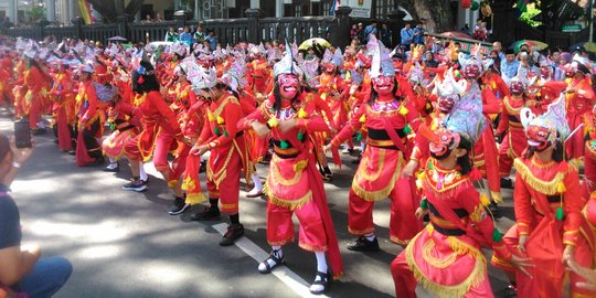 Geruduk balai kota, ribuan pelajar Malang menari Bapang Joyosentiko