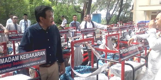 Banyak pelajar DKI rabun jauh, Djarot minta beli kacamata masuk KJP