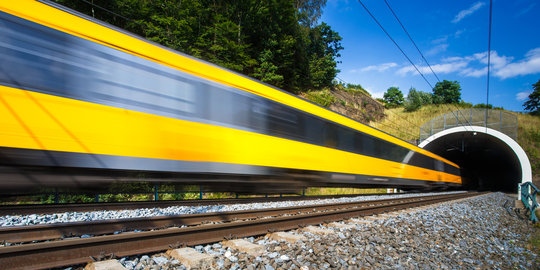 Belanda, penjajah yang ikut membangun jalan kereta api Indonesia