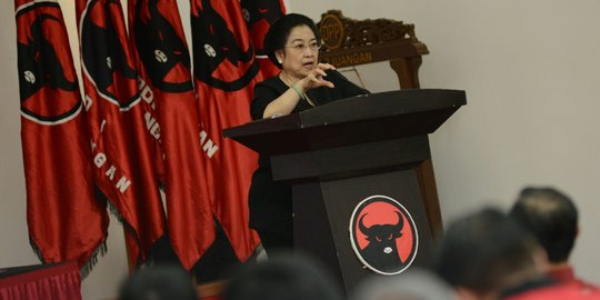 Megawati soal pencalonan Risma: Pilkada masih lama, sabar saja