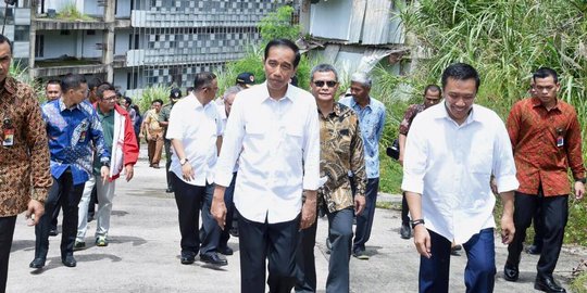 Gelar ratas, Jokowi terima laporan MenPU Pera soal proyek Hambalang