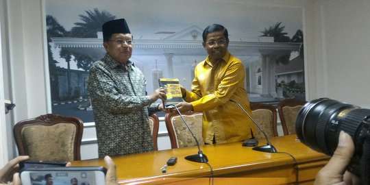 Sambil promosi bukunya, Idrus Marham mundur dari caketum Golkar