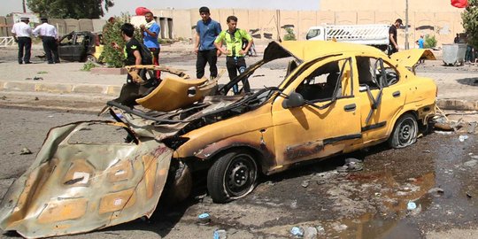 Tiga ledakan dahsyat bom mobil tewaskan 14 orang di Irak