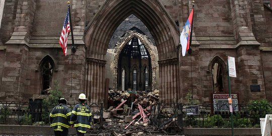 Gereja bersejarah berusia ratusan tahun di New York ludes terbakar