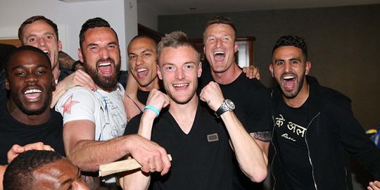 Euforia pemain Leicester City pesta juara di rumah Jamie Vardy