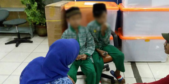 Minta sumbangan buat masjid di JPO Harmoni, 2 bocah SD diamankan