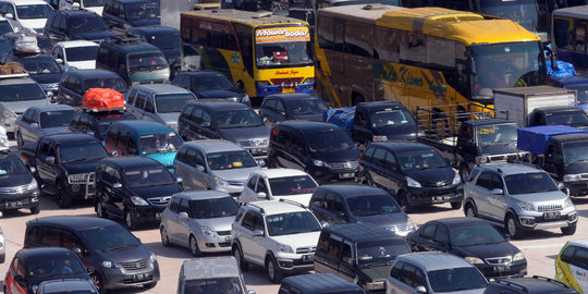 Cegah macet libur panjang, polisi berlakukan buka tutup gerbang tol