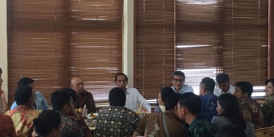 Presiden Jokowi ajak wartawan makan siang masakan Medan di Sunter