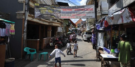 Warga Luar Batang pasang spanduk tolak penggusuran