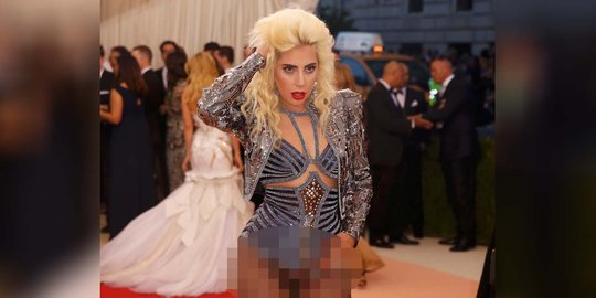 Gaya senonoh Lady Gaga hadir di Met Gala mengenakan celana dalam