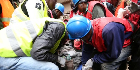 dari reruntuhan bangunan di kenya rev1