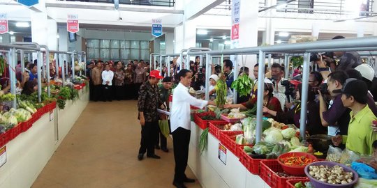 Jokowi minta pasar tradisional bisa bersaing dengan supermarket