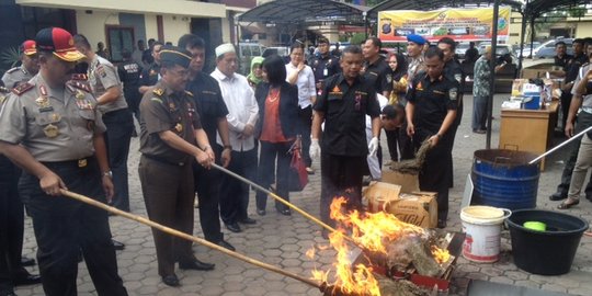 Polda Sumut rebus 22 kg sabu dan bakar 91 kg ganja