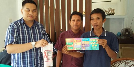 Tas berisi kondom, pelumas dan brosur gay gegerkan warga Depok